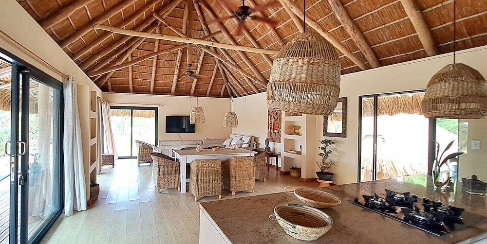 Sunset Villa - Luxury Beachfront Villa with Private Pool by Karula Sand Villas