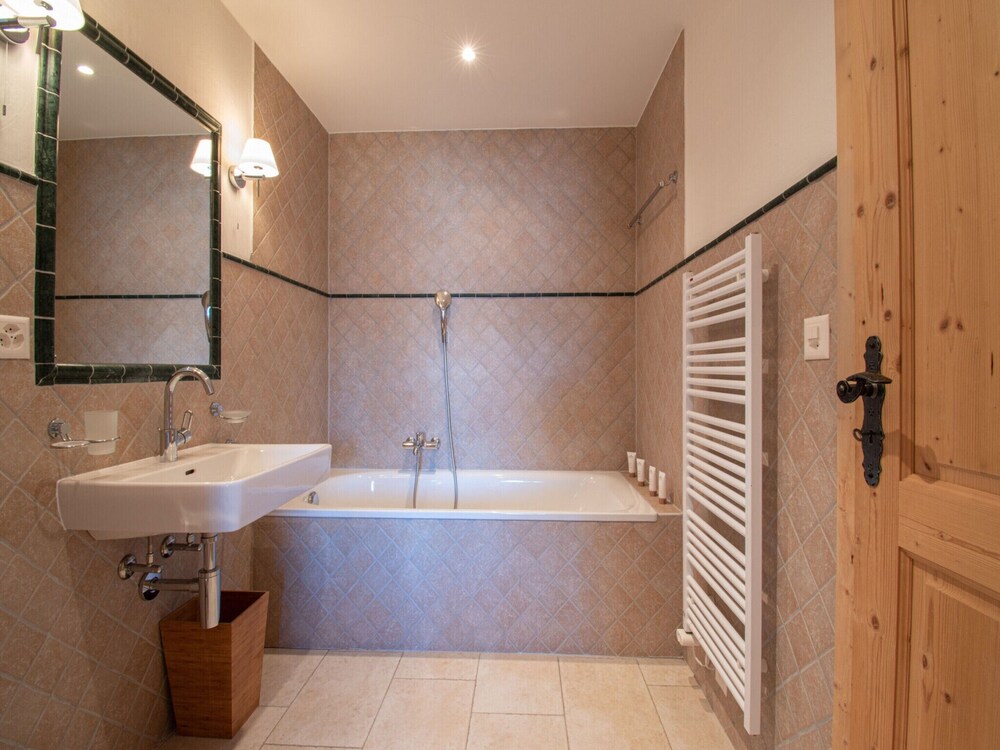 Chalet in Veysonnaz With hot tub