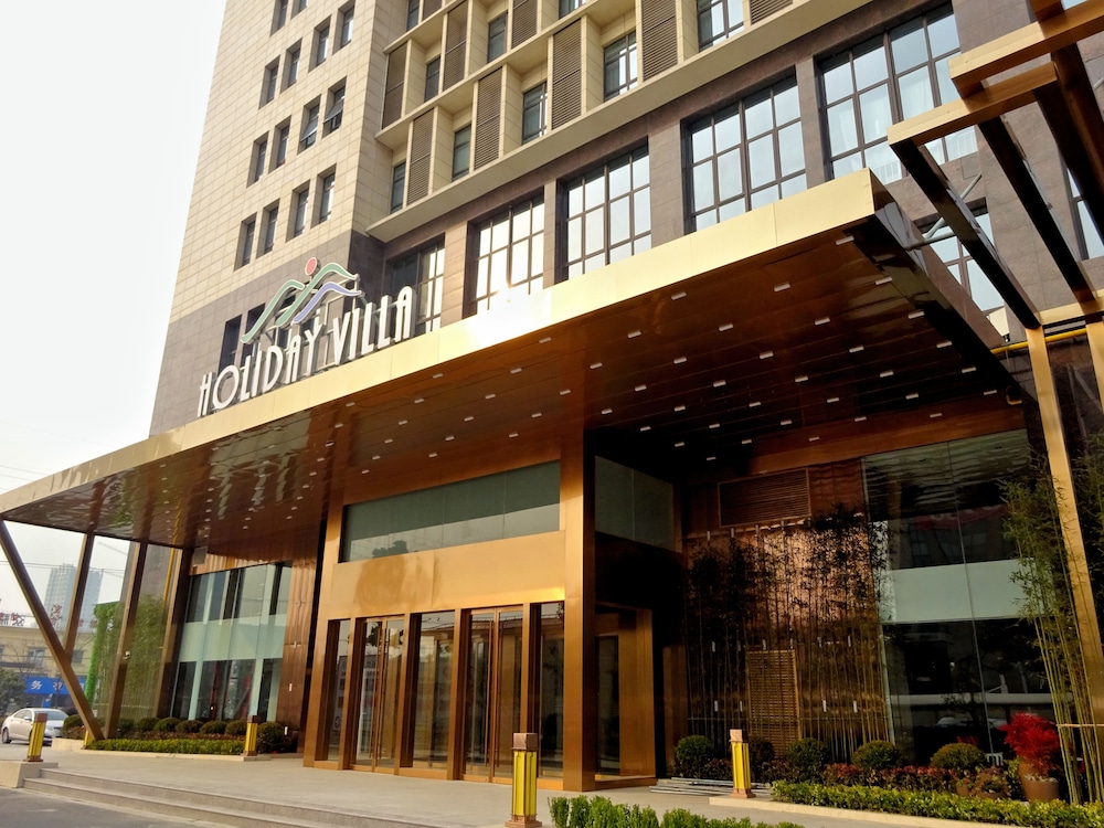 Holiday Villa Hotel & Residence