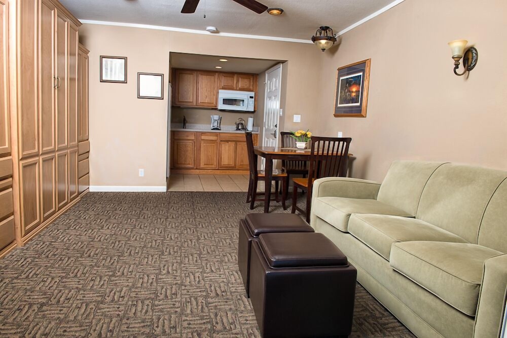 Lake Tahoe Vacations - Beachcomber Inn - Property Image 1