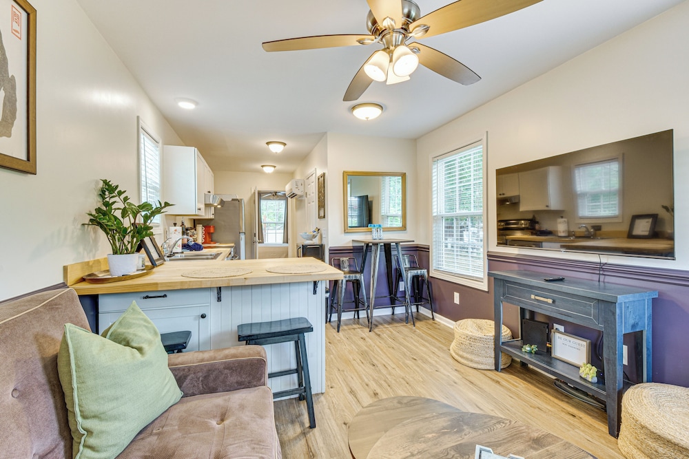 Walk to Beach: Lake Hartwell Cabin w/ Large Yard!