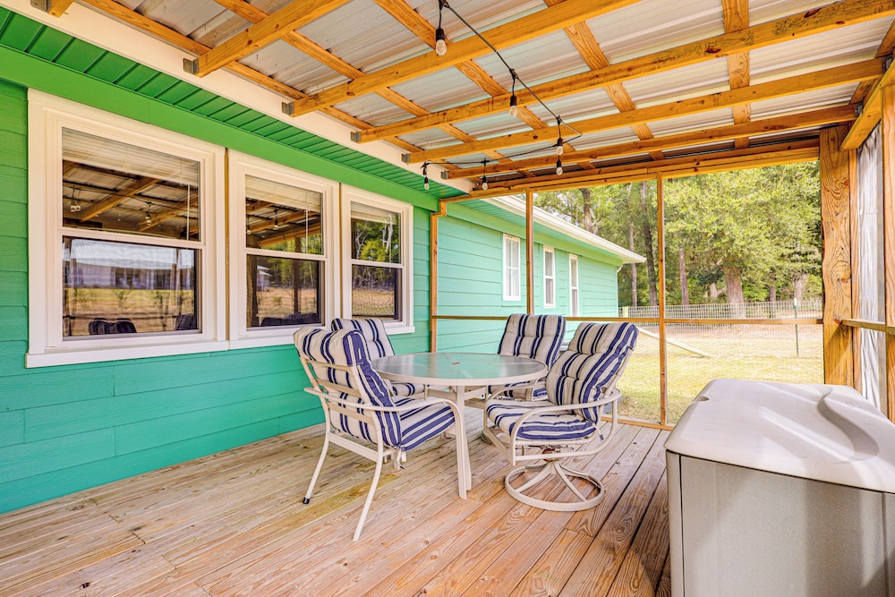 2 Mi to Fairhope Pier: Home w/ Large Yard!