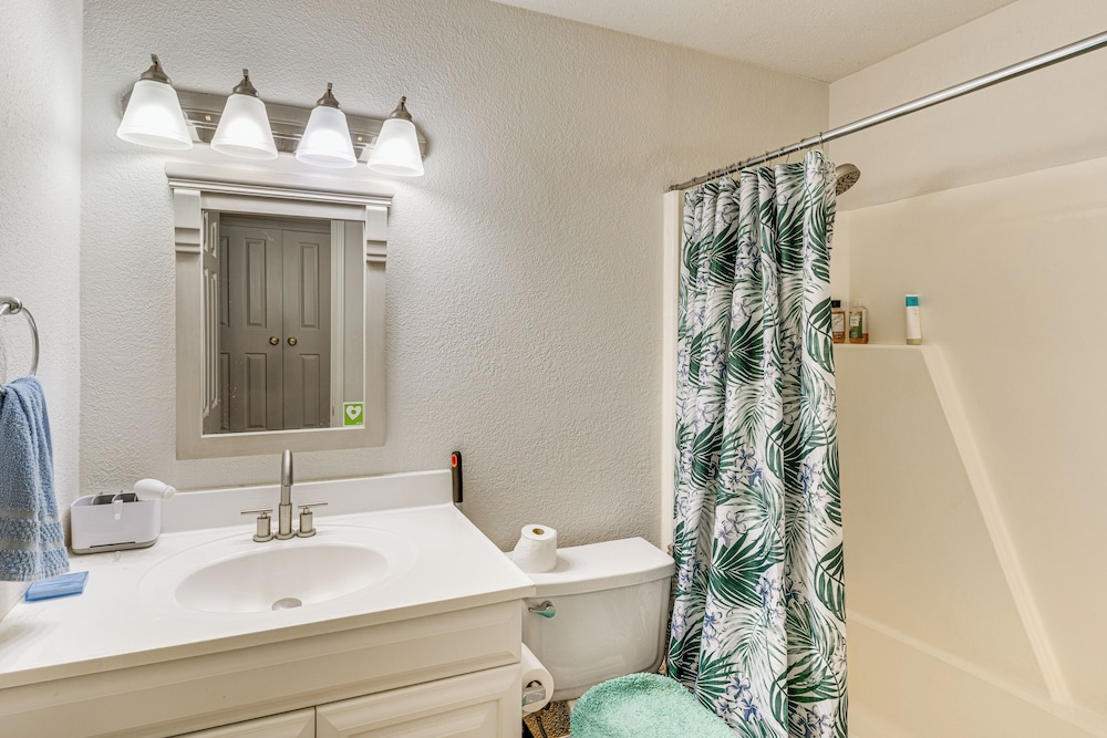 1 Mi to Denton Square: Family Home w/ Fenced Yard!