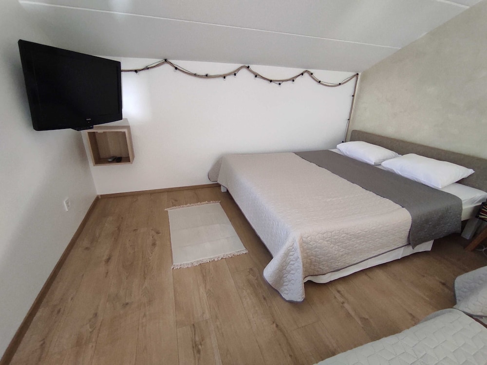 Apartments Mirta & Valalunge view 5