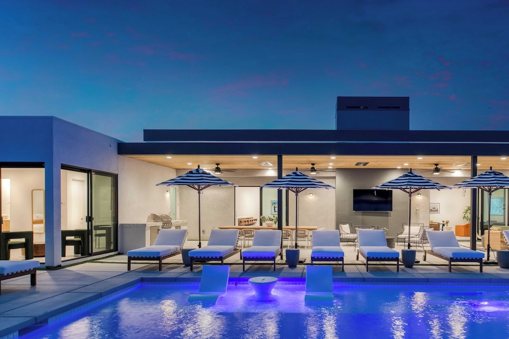 Sleeps 32 2 Villas, Pool, Putting Green+bocce Polo Villas Amara by Avantstay