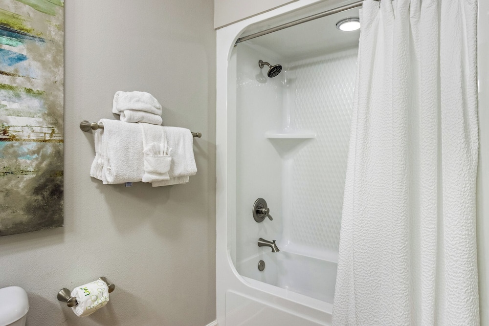 The Oasis at Orange Beach #1707 by Southern Vacation Rentals