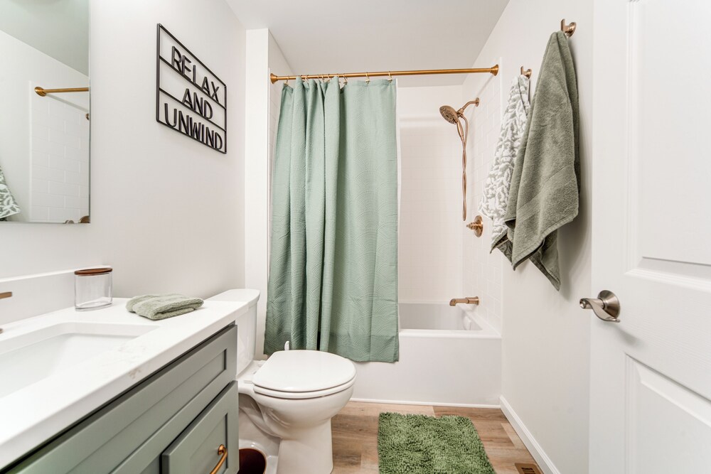 Walk to Lake: Pet-friendly Cottage in Jamestown!