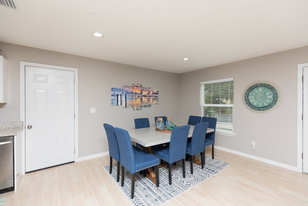 Charming Downtown Cottage 3 Bedroom Home