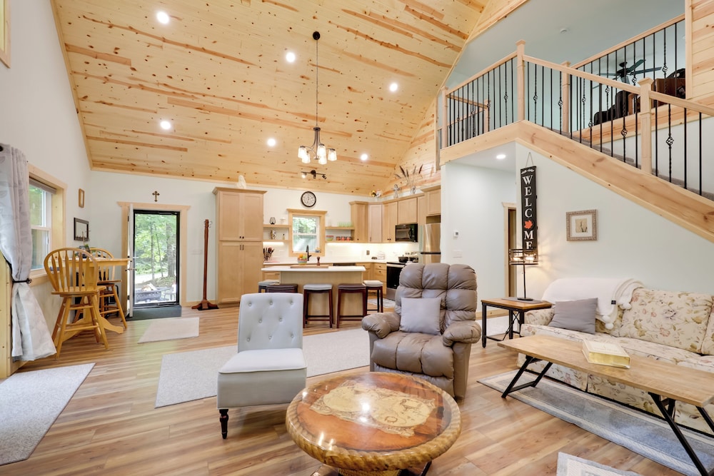 Paddle, Play & Relax: Home w/ Pioneer Lake Access!