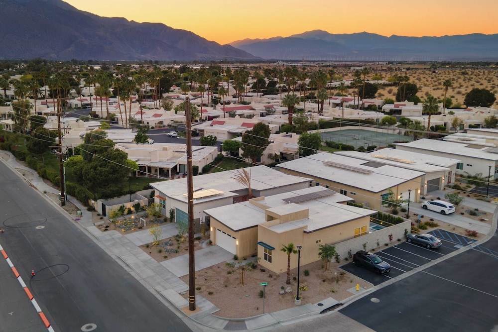 Lumen at Tahquitz: New Build With Pool, Fire Pit & Designer Interiors