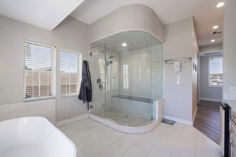 6B Waterfront Game Room Pool Hot Tub Dock
