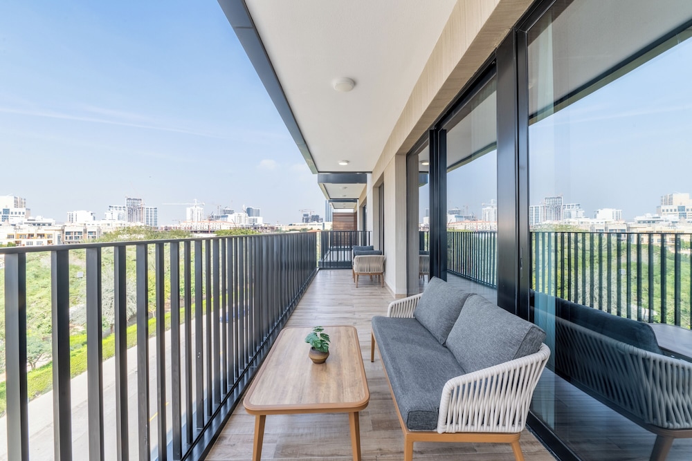 JVC Gem 2BR w maidsroom - Oakley Square