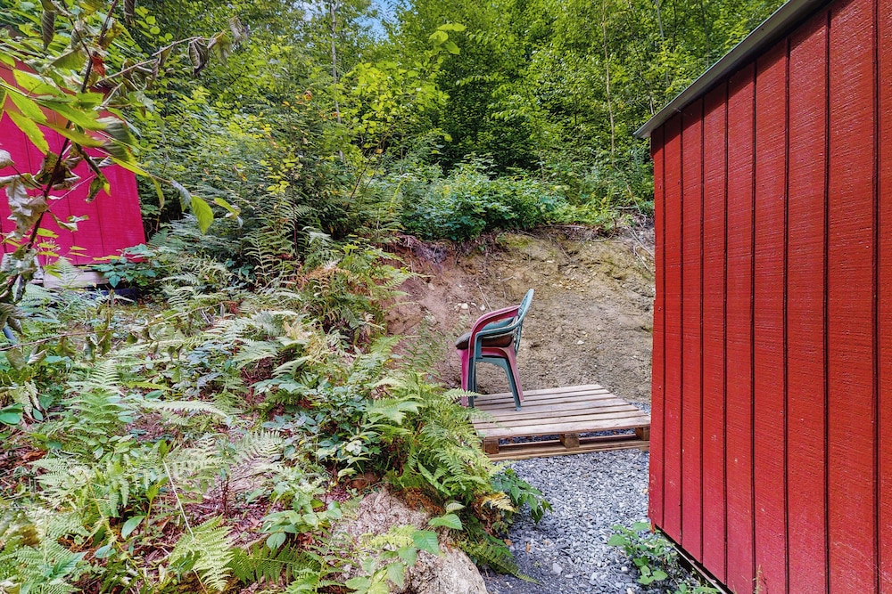 1 BR Tiny House, Window AC, Bbq, Fire Pit, W & D