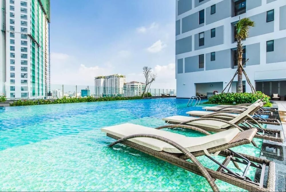 SAIGON 9 - Rivergate Residence Infinity Pool