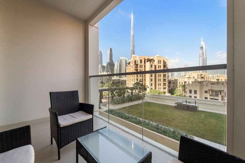 2BR 202 Bellevue Tower 1