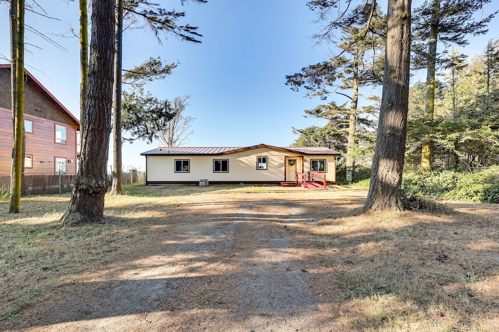 Oceanfront Port Angeles Home w/ Yard & Views! view 2