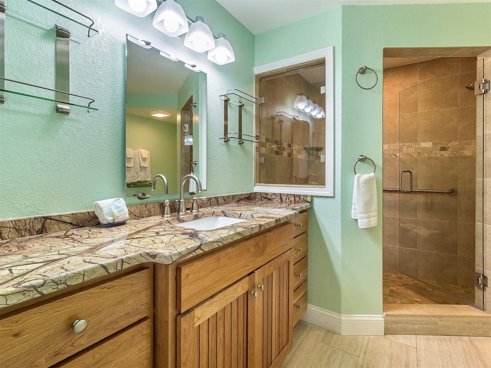 Pointe Santo Condos by Dream Vacation Rentals