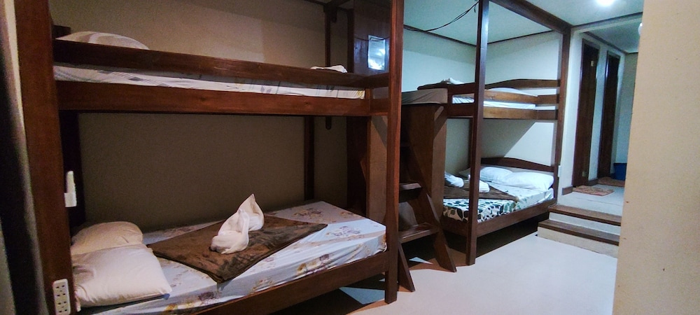 Novie's Tourist Inn