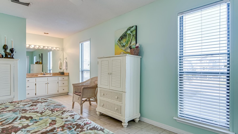 Triple Seas by Southern Vacation Rentals