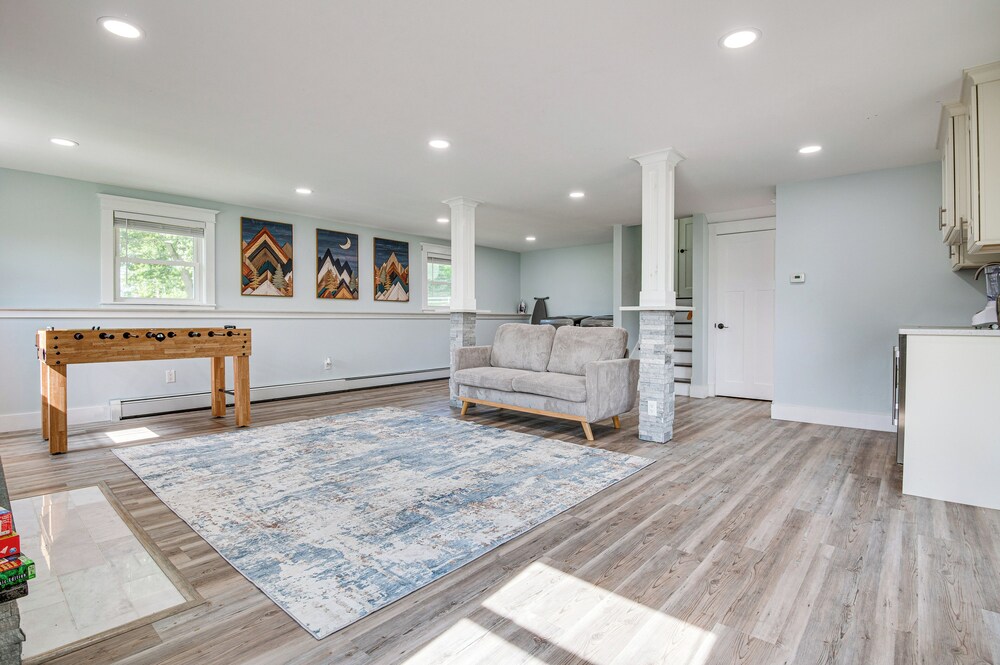 Golf, Hike & Explore: Family Home in Pembroke!