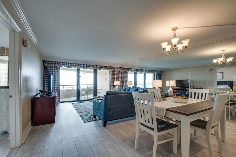 Elite Paradise 2 Bedroom Condo by RedAwning view 5