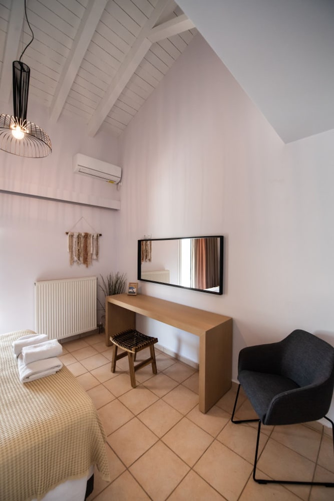 Drakatos Apartment 1B Z