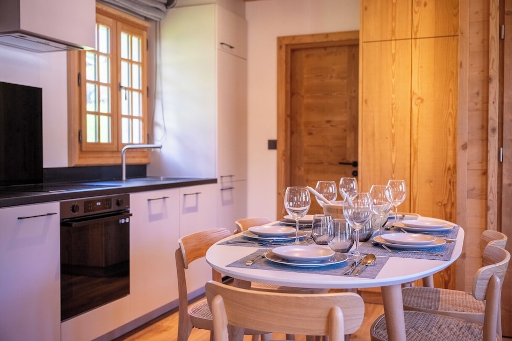 Cozy Chalet 3br/6p With Balcony - Megeve