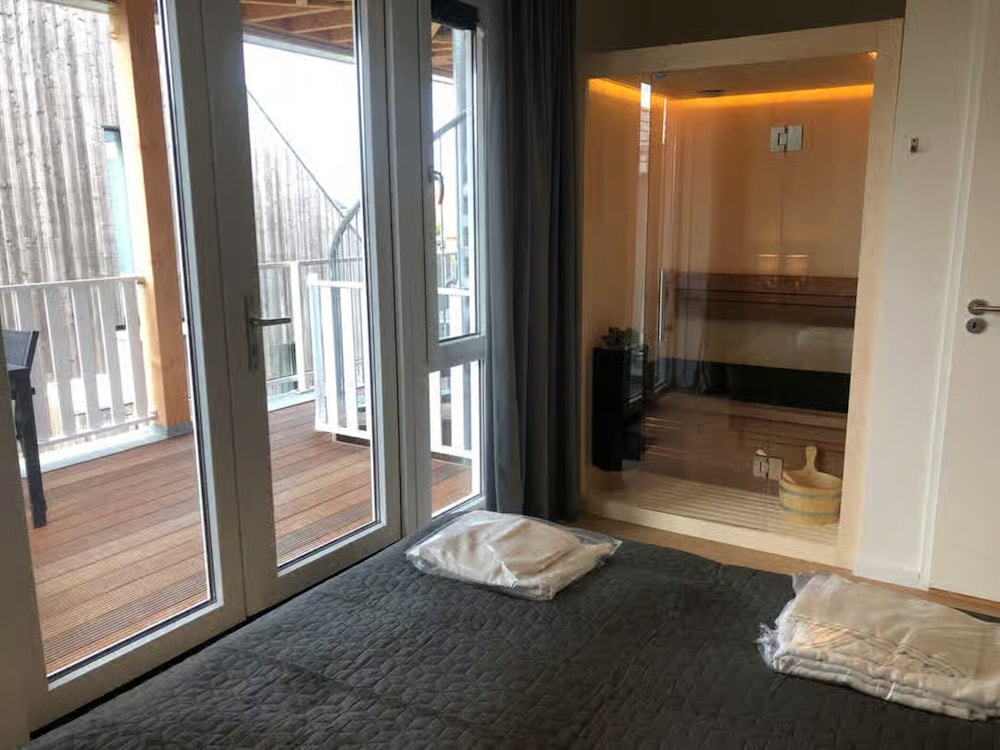 Lodge With Beautiful View of Garden
