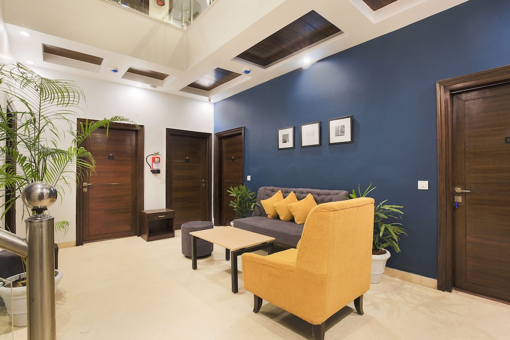 Lobby & Reception
