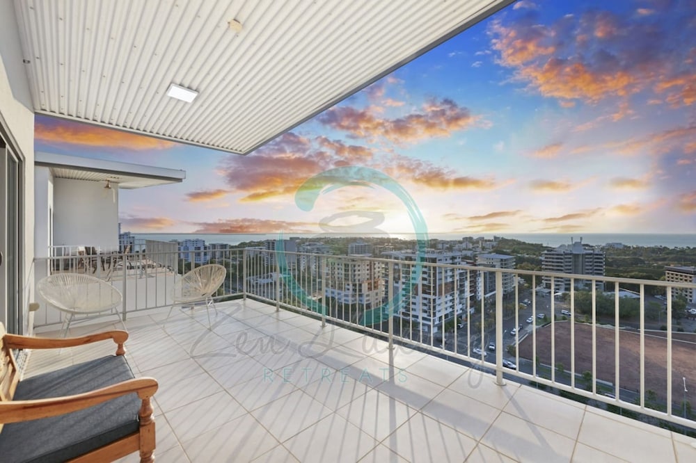 Pinnacle Penthouse Ambience Views Pool Gym - Image 2