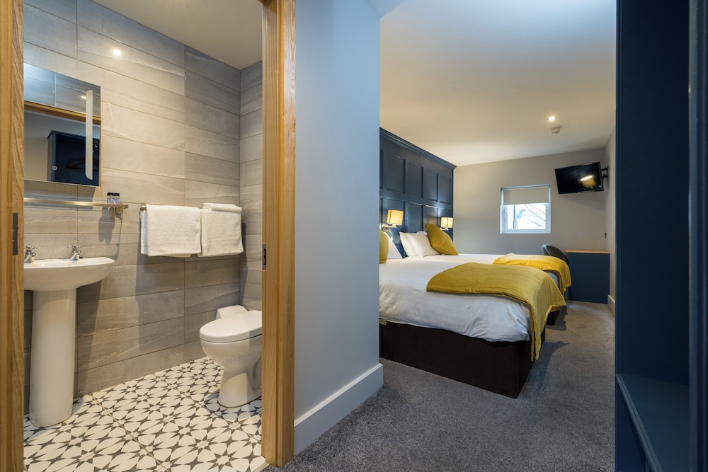 Ewings Bar & Self-Catering Accommodation