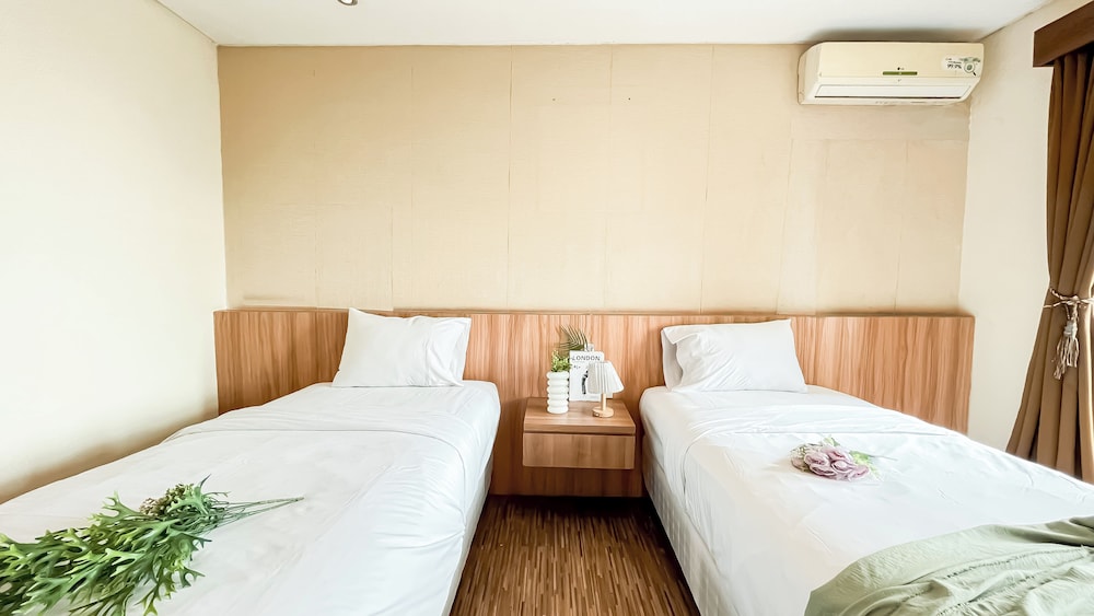 Modern Minimalist Studio (No Kitchen) At Great Western Apartment