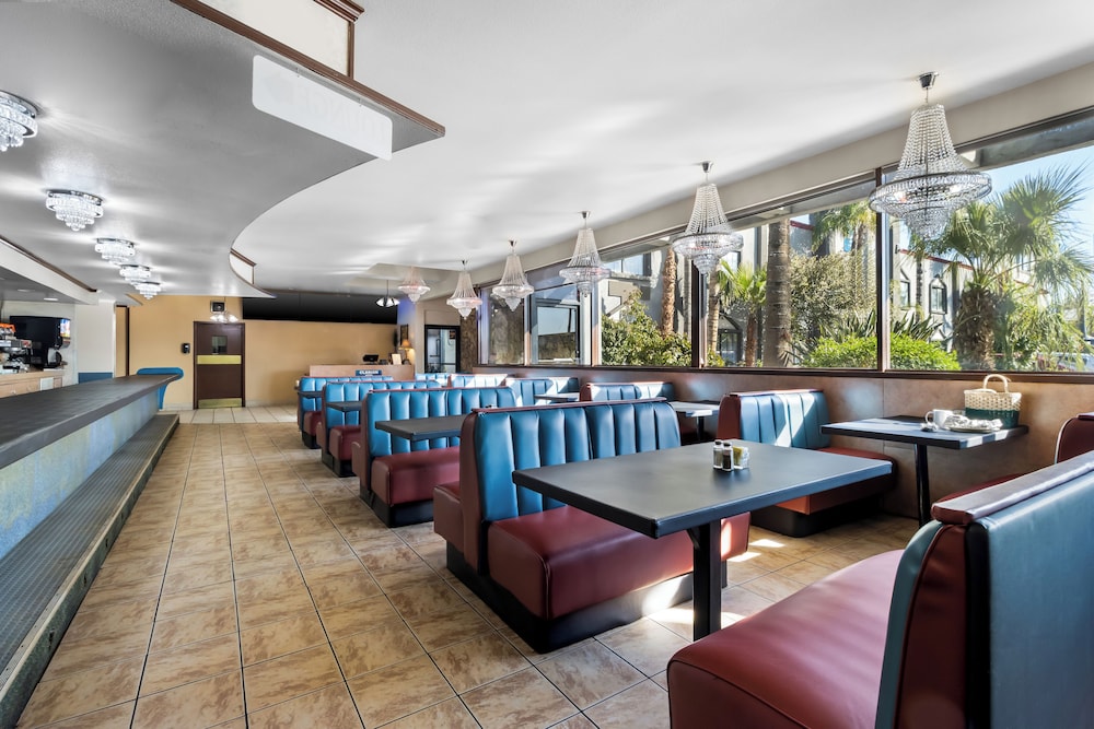 Hiltop Hotel
