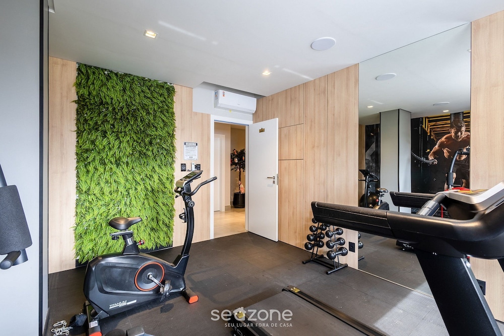 Your Exclusive Stay With Pool and Jacuzzi Just 500 Meters From the Beach - ELF