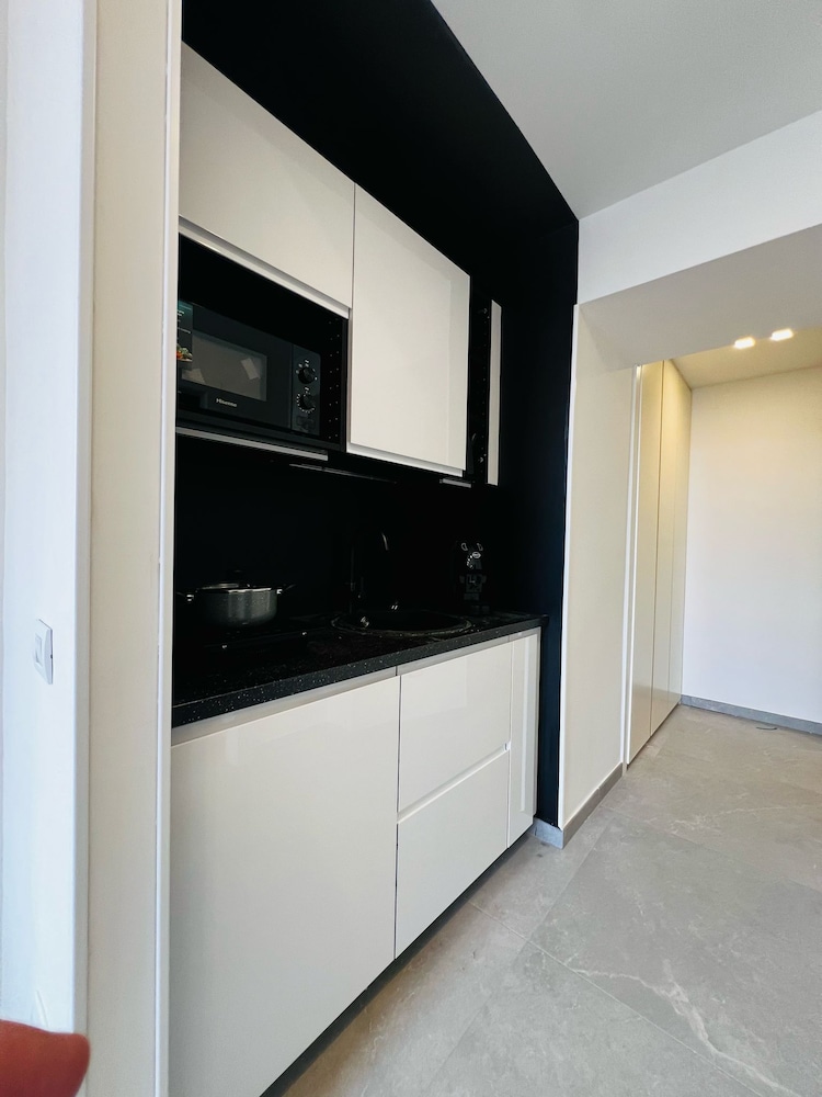 Alyde Apartments