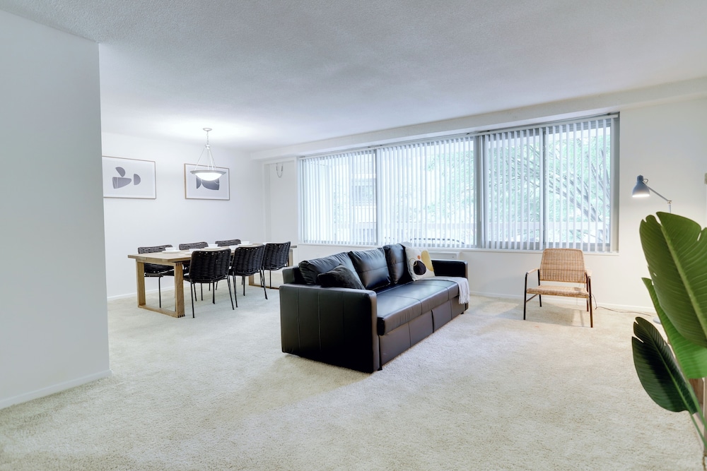 Apt Near Airport in Crystal City
