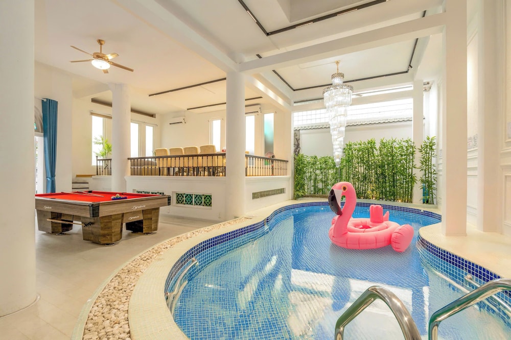 Lux white villa 9 Bedrooms