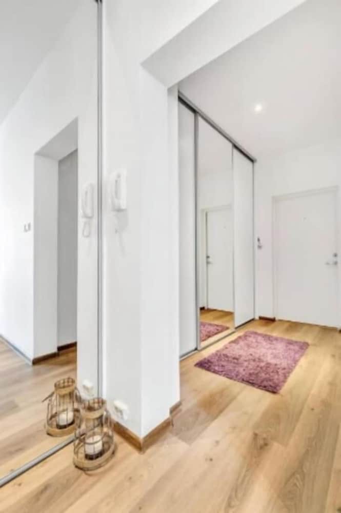 Family Friendly, Free Parking Space, Short Walk to Brosundet