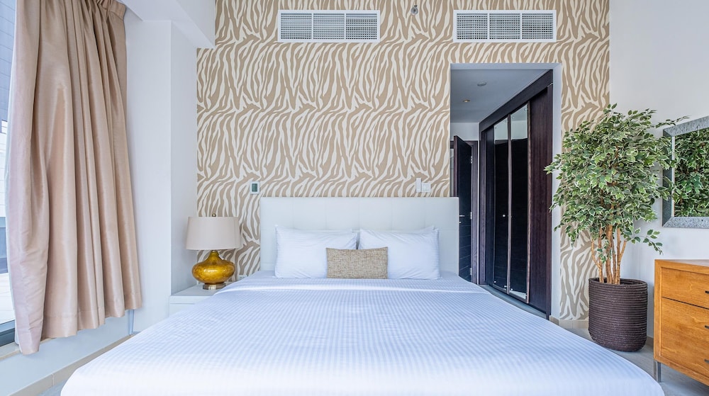LUX Holiday Home - Silverene Towers 1