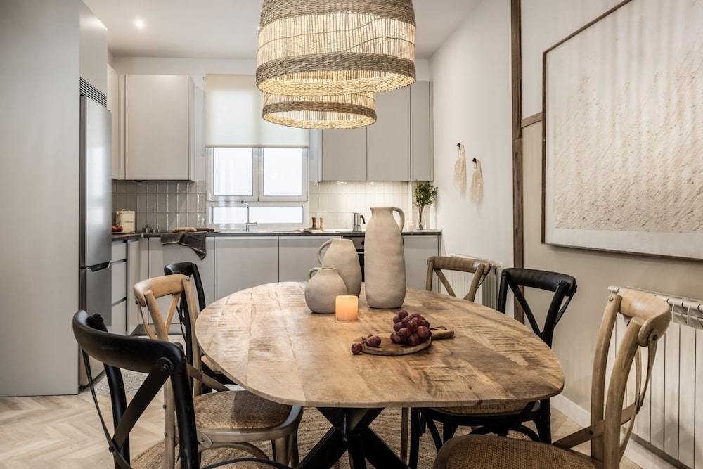 Garos - 2 Bedrooms in Malasa a