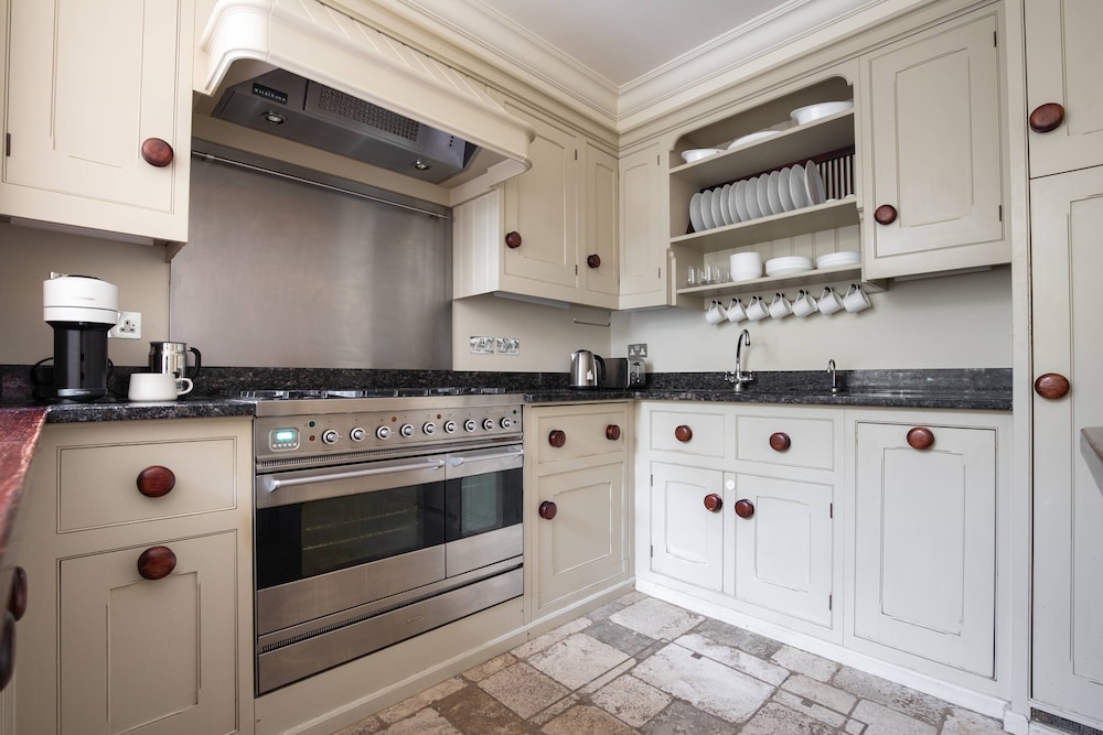 Kensington Place IV by Onefinestay