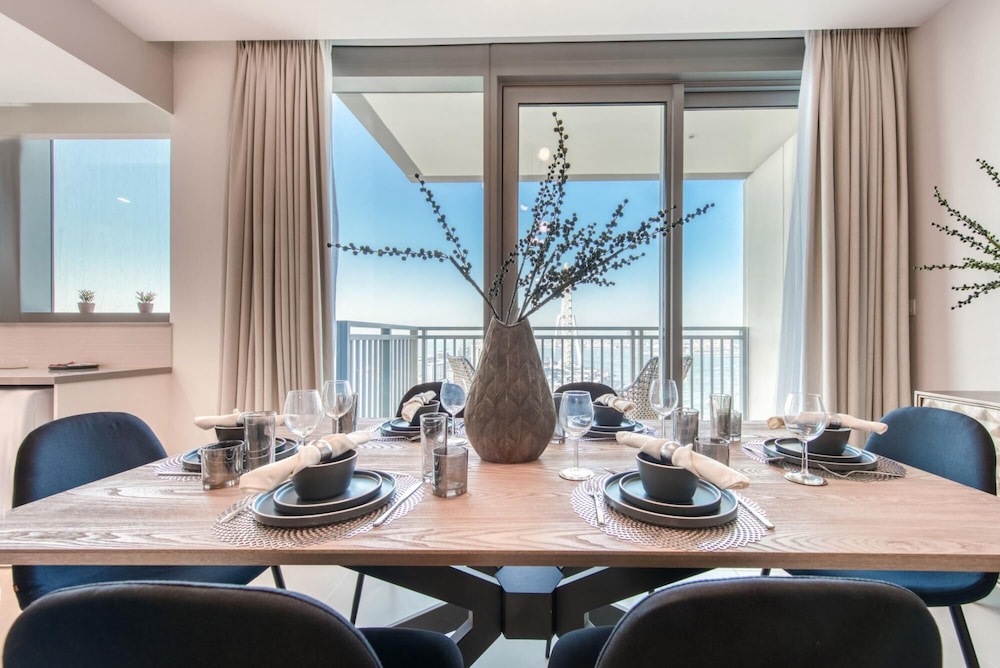 Exclusive Sea View Apartment on the Arabian Gulf