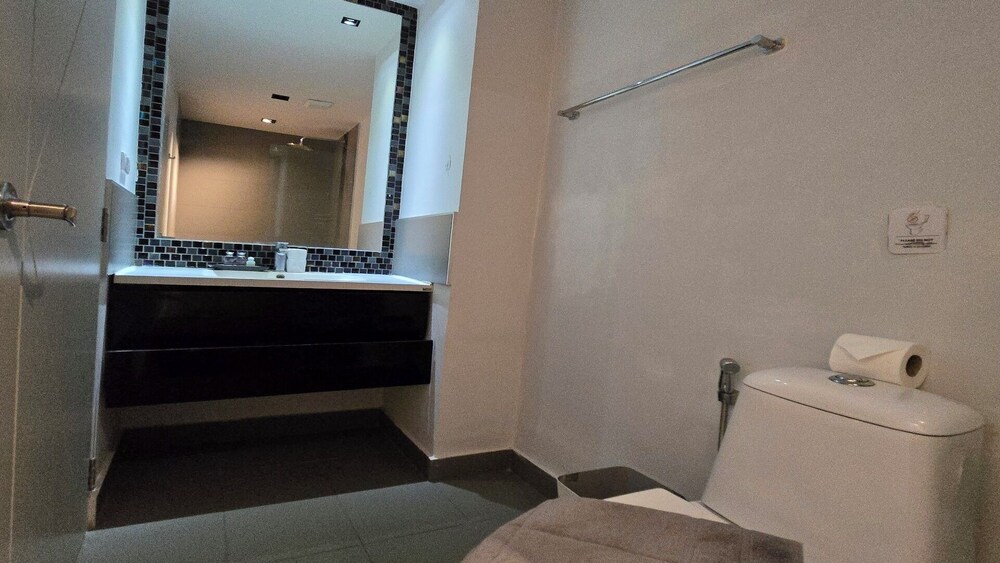 Bright & Breezy -1BR T1 211