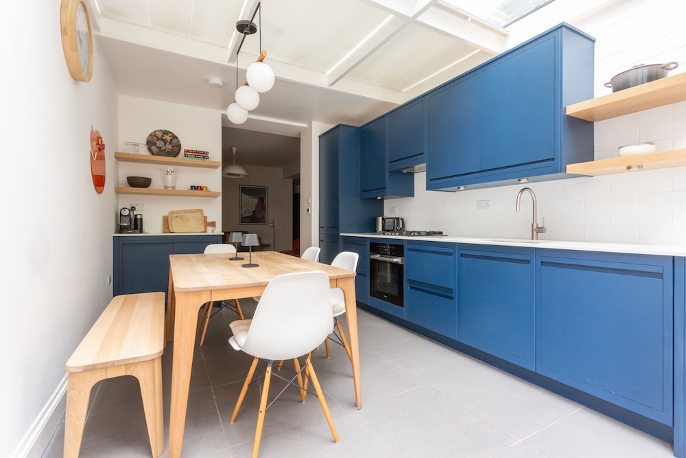 Ossington Street by Onefinestay