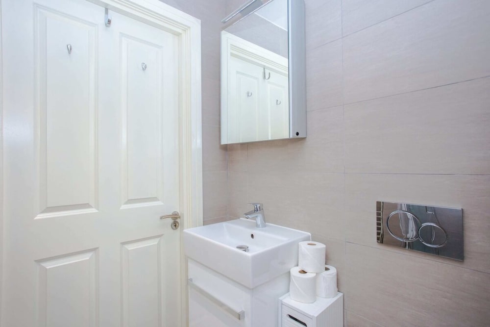 Bright 1 Bedroom Apartment in Regent's Park