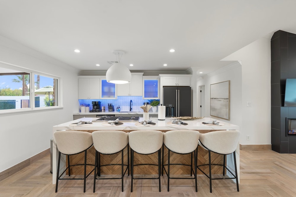 NEW The Hensley on Hubbell Designer Oasis w Pool