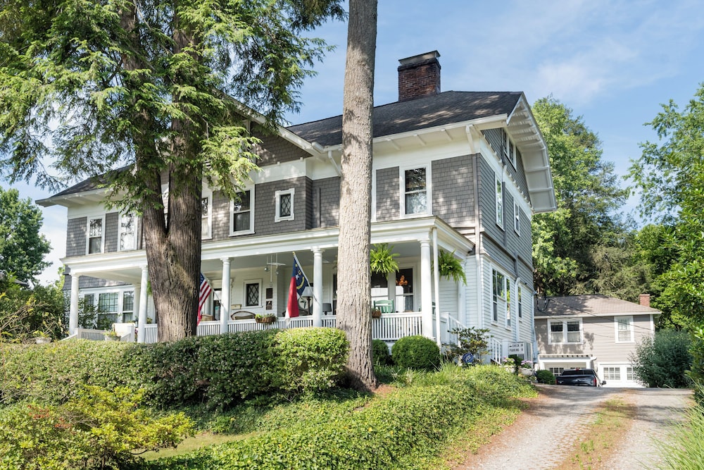 Abbington Green Bed & Breakfast Inn