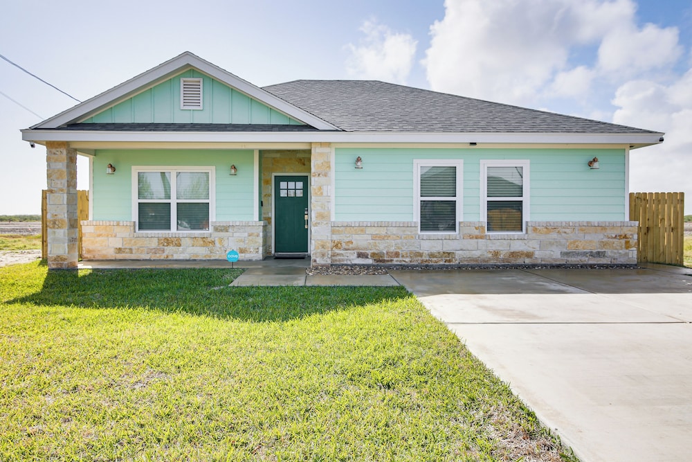 8 Mi to South Padre Island: Coastal Retreat!