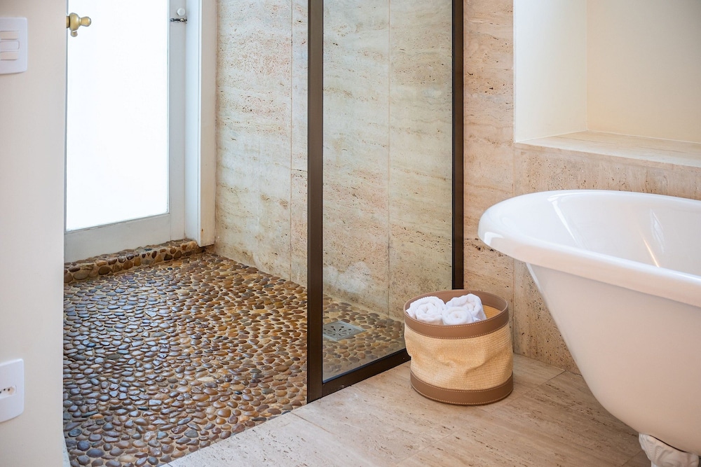Angra - Mombaça | Mansão Espetacular Beira-Mar, 7 Suites - por Casapē Rio