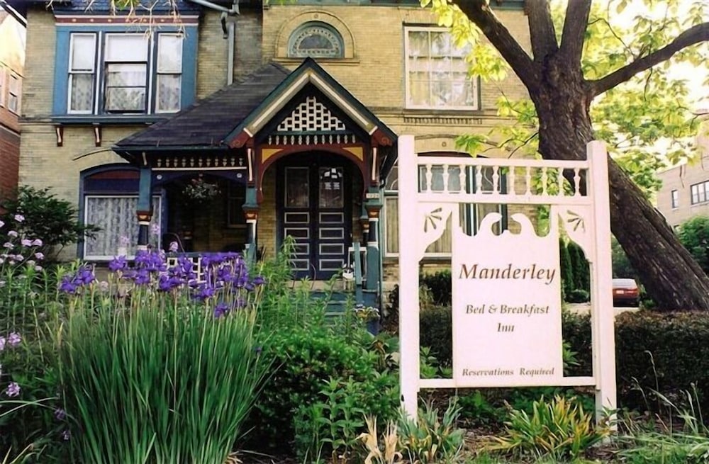 Milwaukee Vacations - Manderley Bed and Breakfast - Property Image 3